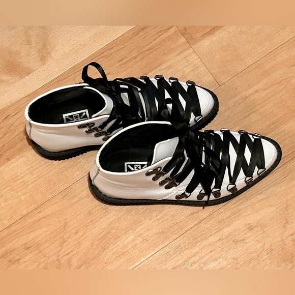 T.U.K. Black and White Lace-Up Boot/Creepers Sz 7 - Picture 2 of 7